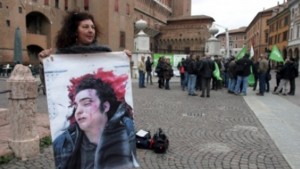 Patrizia Moretti al sit-in del Coisp